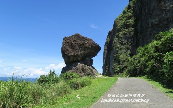 「蘭嶼鋼盔岩」Blog遊記的精采圖片